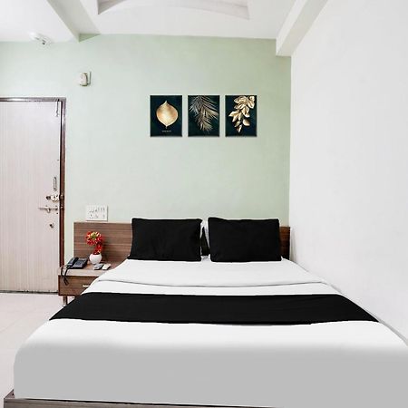 Hotel O Vanya Palace Ahmadabad Zewnętrze zdjęcie