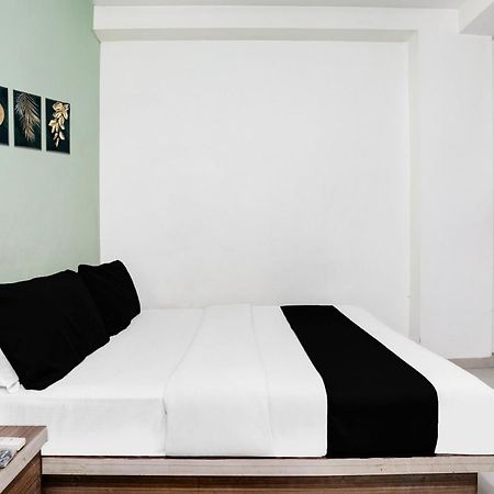Hotel O Vanya Palace Ahmadabad Zewnętrze zdjęcie