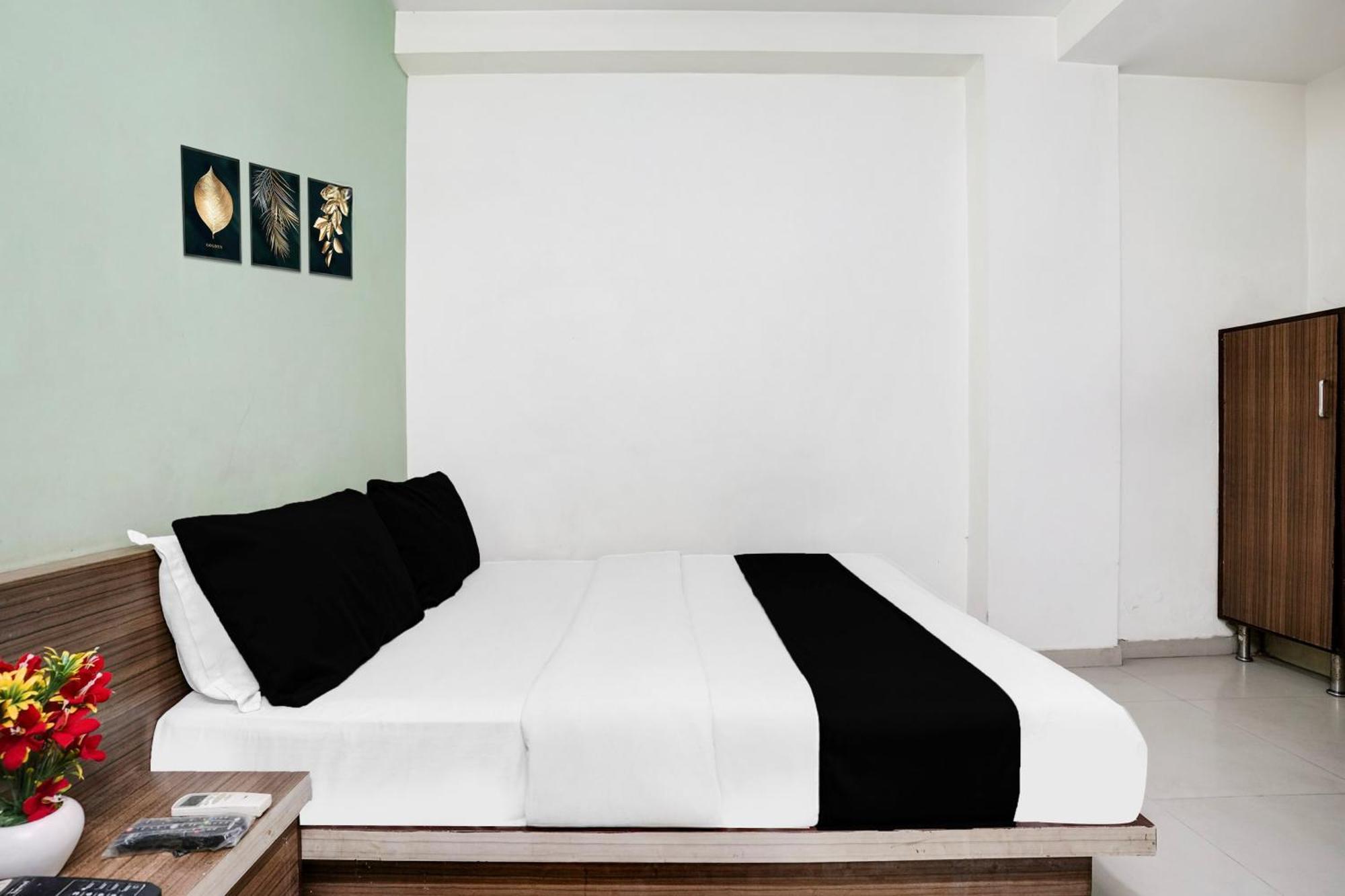 Hotel O Vanya Palace Ahmadabad Zewnętrze zdjęcie