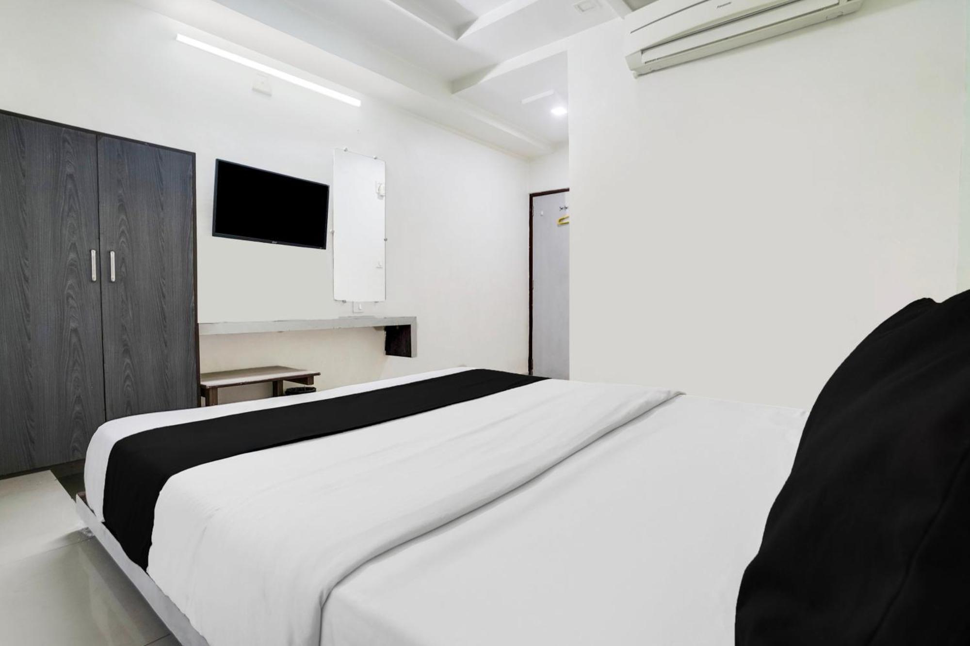 Hotel O Vanya Palace Ahmadabad Zewnętrze zdjęcie