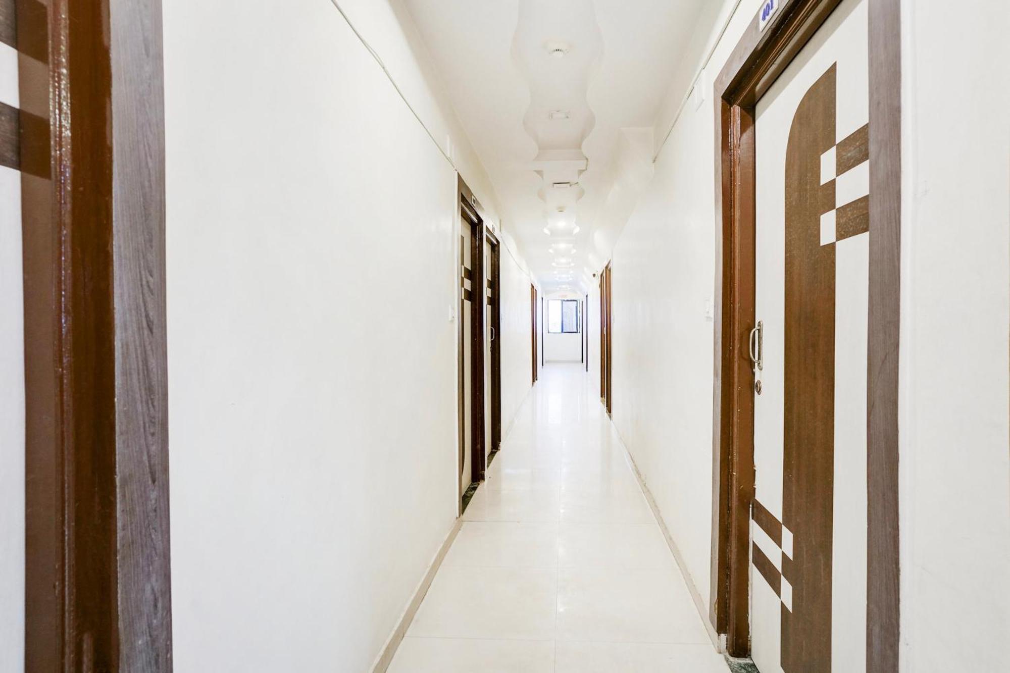 Hotel O Vanya Palace Ahmadabad Zewnętrze zdjęcie