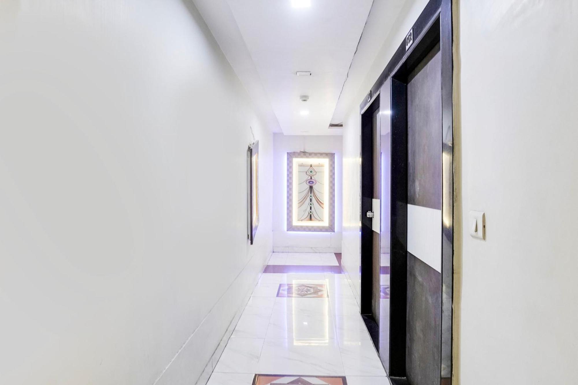 Hotel O Vanya Palace Ahmadabad Zewnętrze zdjęcie